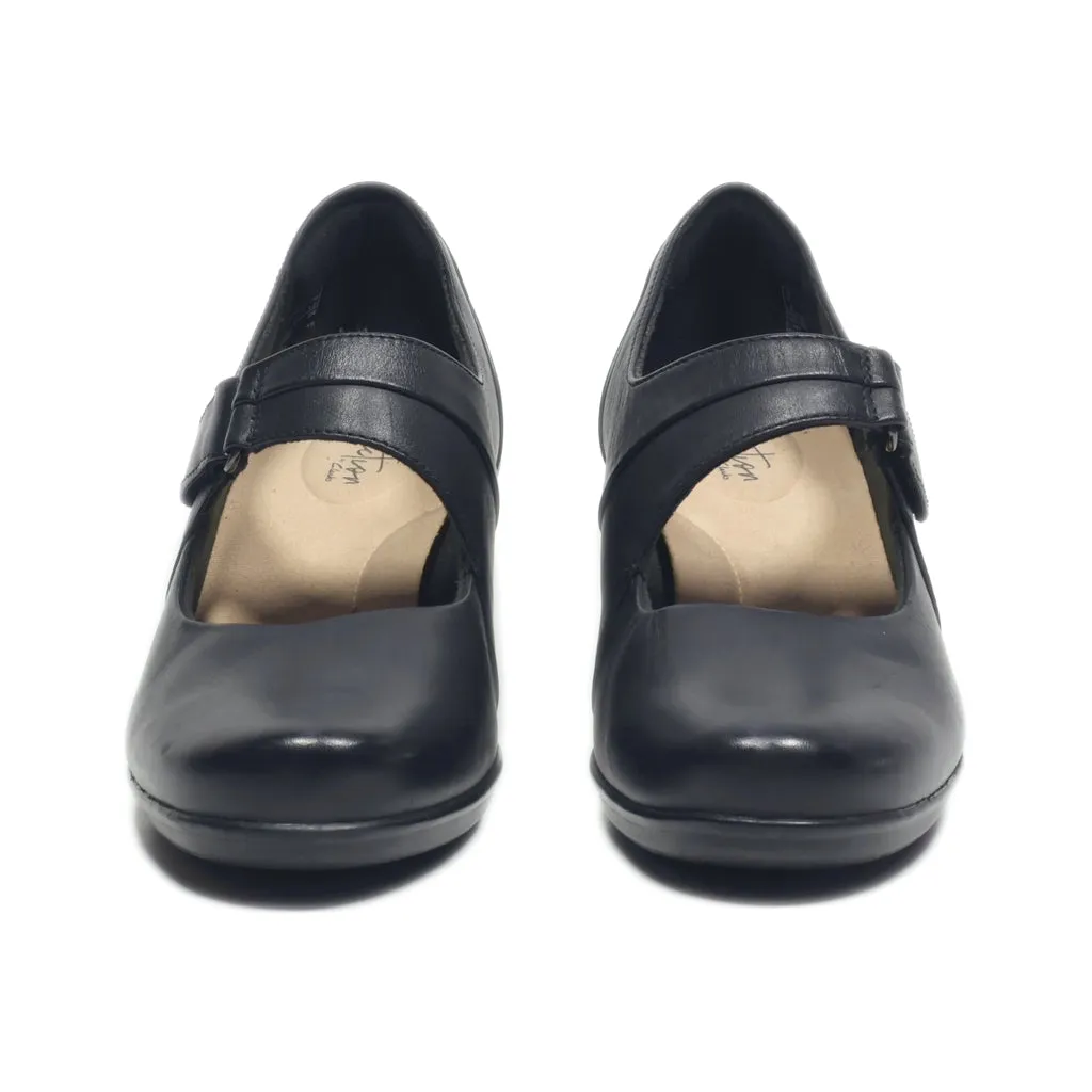 Clarks Mid-Heel Shoes Leather Black Colour For Women