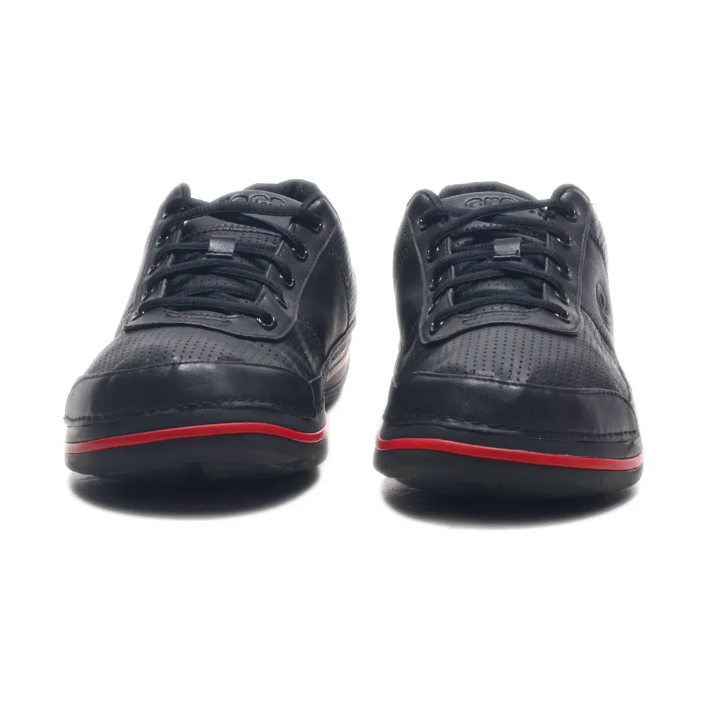 Crocs Sport Shoes Leather Black Colour For Women