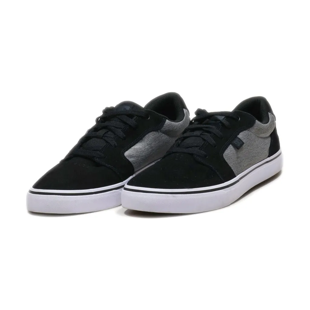 Dc Shoes Low-Top Sneakers Suede Black Colour For Men