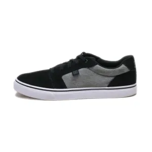 Dc Shoes Low-Top Sneakers Suede Black Colour For Men