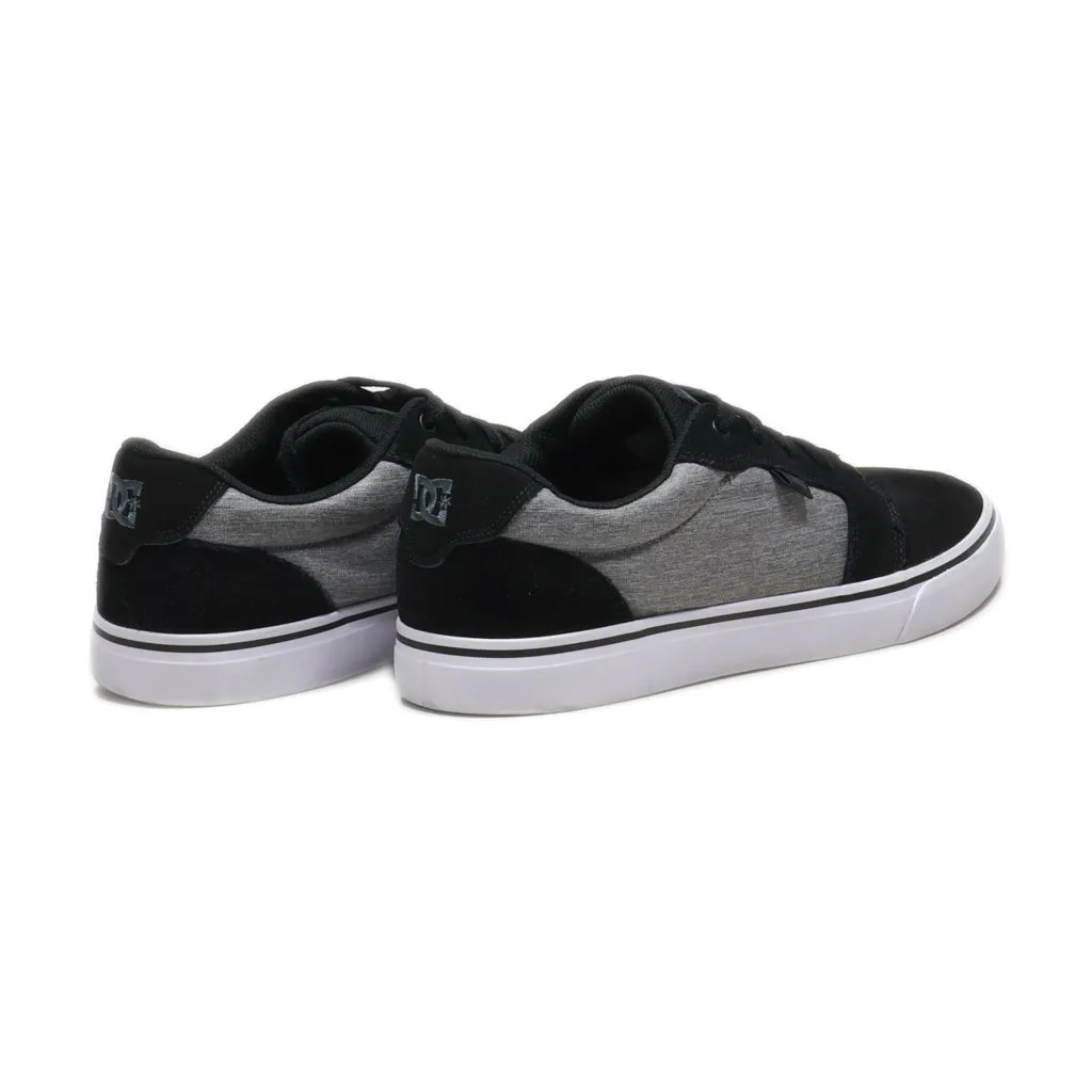 Dc Shoes Low-Top Sneakers Suede Black Colour For Men