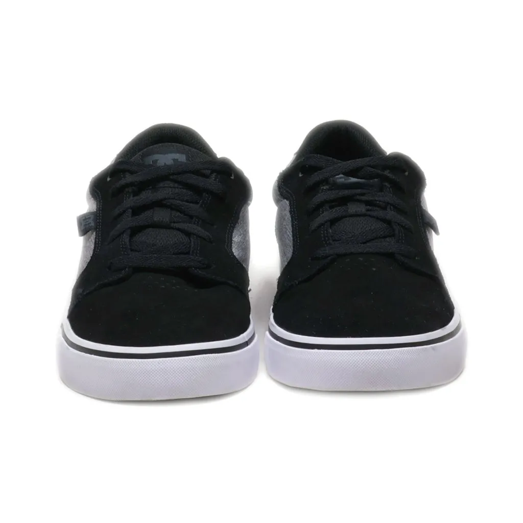 Dc Shoes Low-Top Sneakers Suede Black Colour For Men