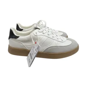 Shoes Athletic By Stradivaious In White, Size:8