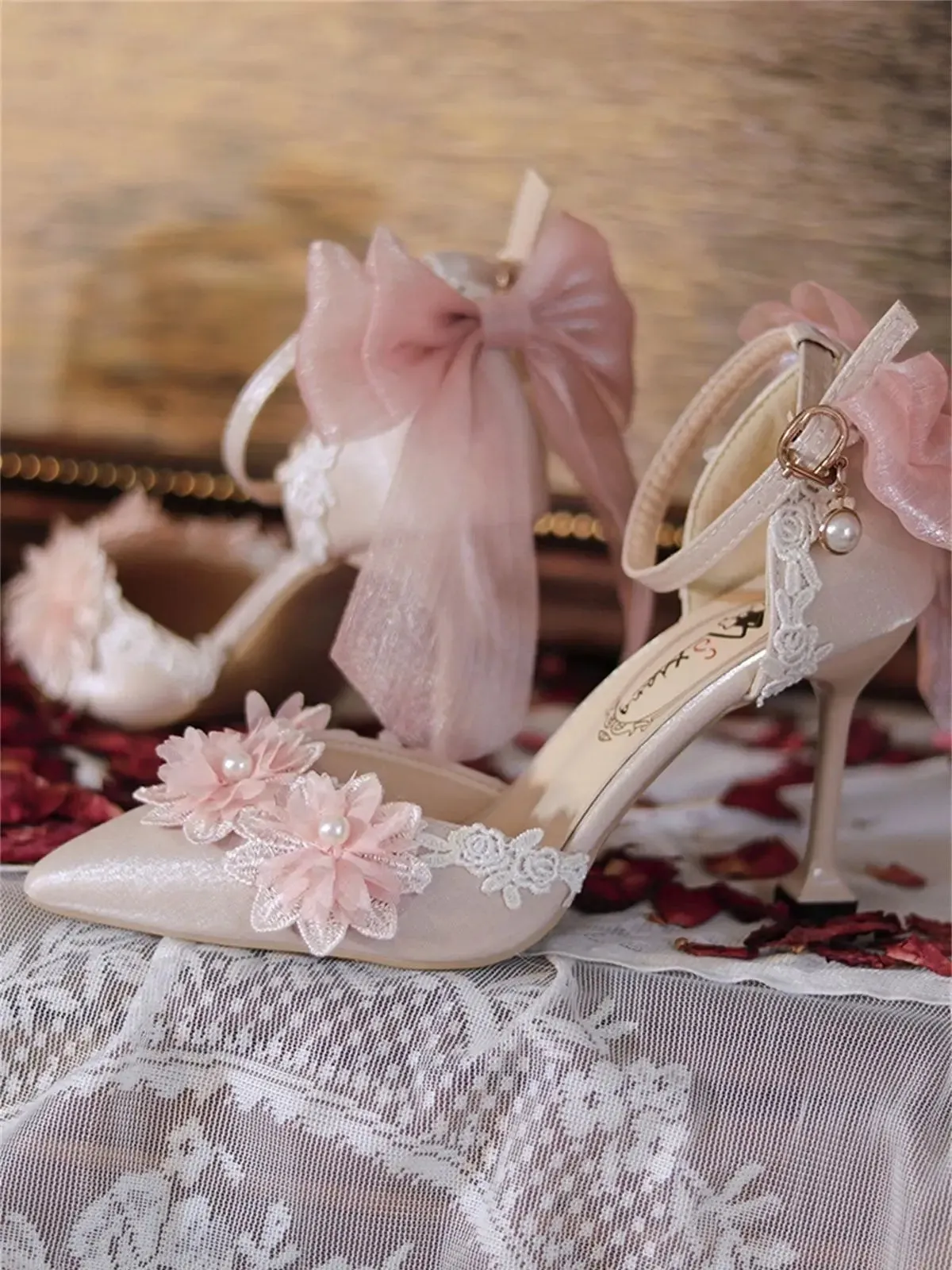 Sohiwoo French Sweet Vintage Girls Shoes Cosplay Pink Elegant Lace Flower Pearls Pointed Sandals Bandages Bowknot 8cm High Heel Shoes